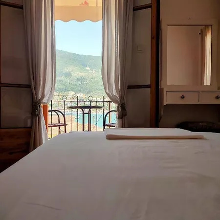Apartment Maroudas Stavros *